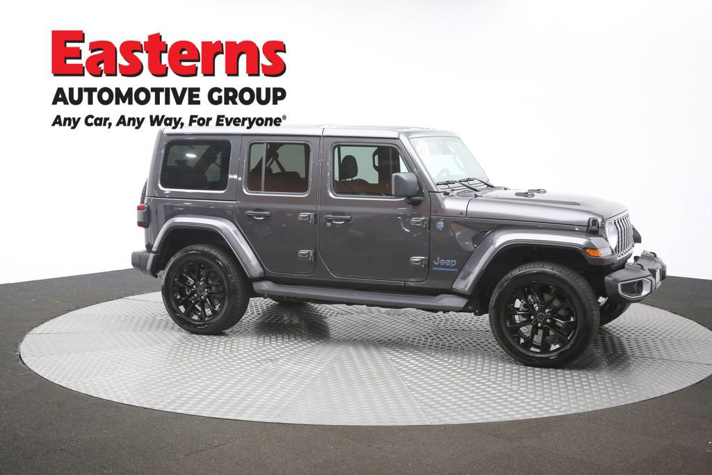 Used 2025 Jeep Wrangler Unlimited Sahara AWD/4WD image 43