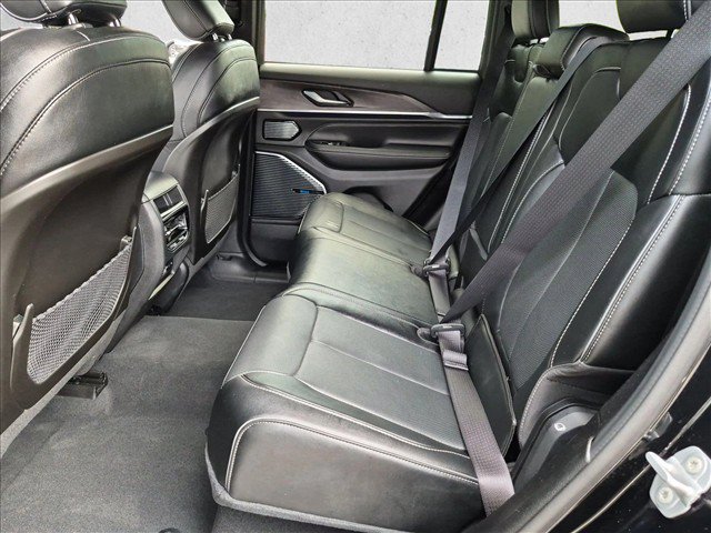 Used 2023 Jeep Grand Cherokee Overland AWD/4WD image 20