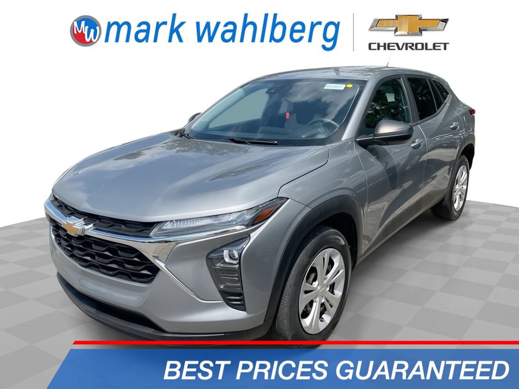 Used 2024 Chevrolet Trax LS w/ Driver Confidence Package FWD image 1