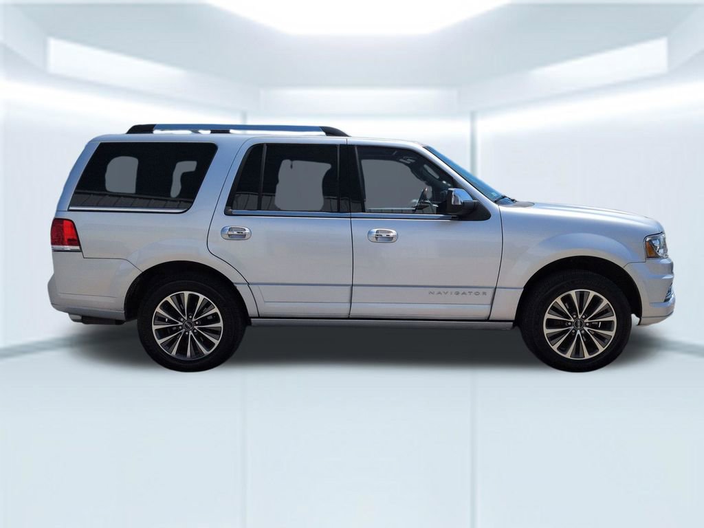 Used 2017 Lincoln Navigator Select image 7