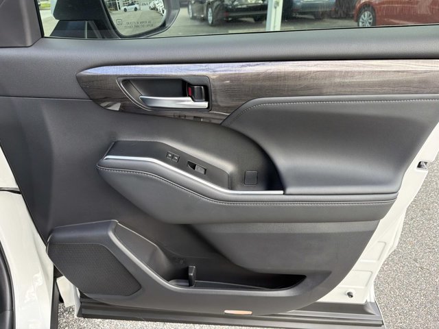 New 2026 Toyota Highlander Platinum AWD/4WD image 15
