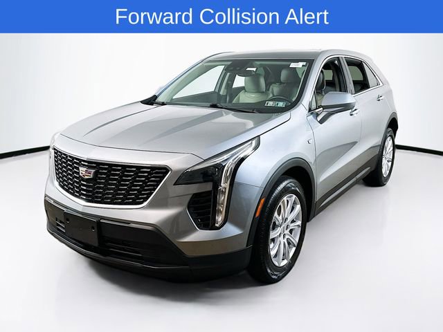Used 2023 Cadillac XT4 Luxury w/ Cold Weather Package FWD image 3