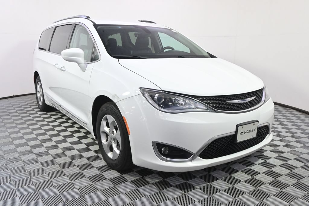 Used 2017 Chrysler Pacifica Touring-L Plus FWD image 9