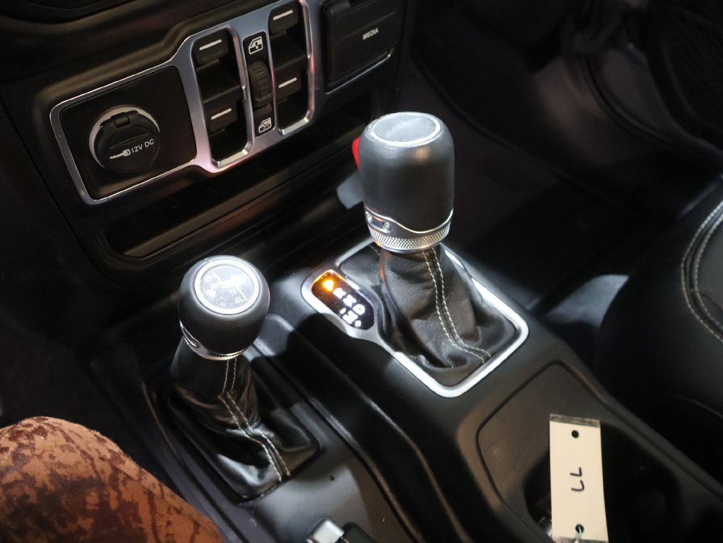 Certified 2020 Jeep Gladiator Overland AWD/4WD image 26