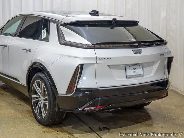 New 2025 Cadillac Lyriq Luxury w/ LPO, Floor Liner Package AWD/4WD image 6