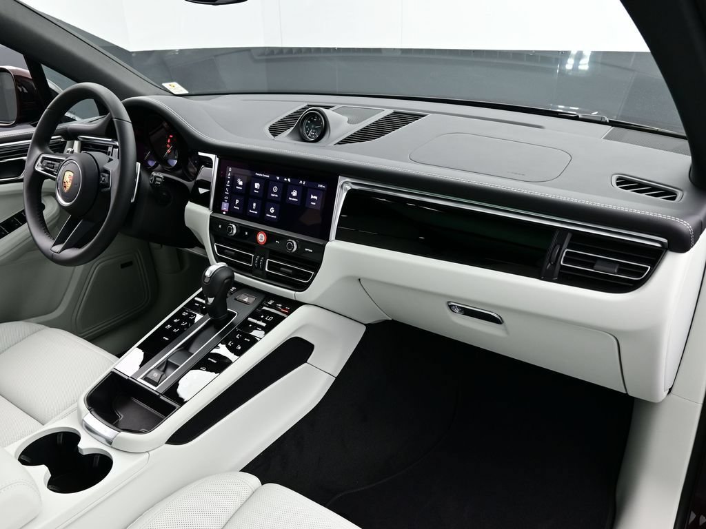 Certified 2026 Porsche Macan AWD/4WD image 23