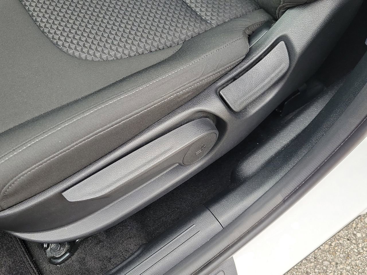 Used 2025 Kia Sportage LX image 16