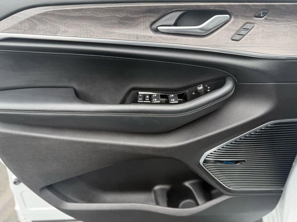 Used 2022 Jeep Grand Cherokee Overland w/ Luxury Tech Group IV image 15