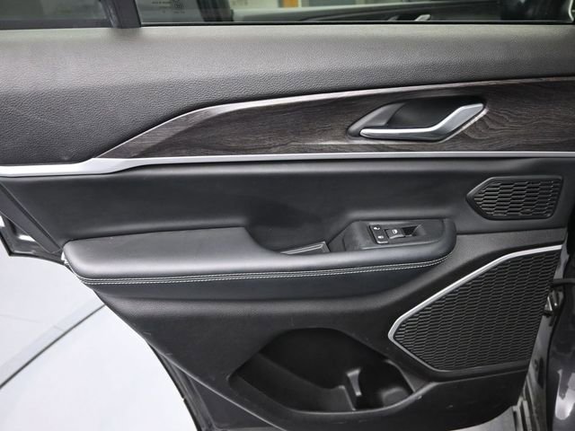 Used 2022 Jeep Grand Cherokee Limited image 16