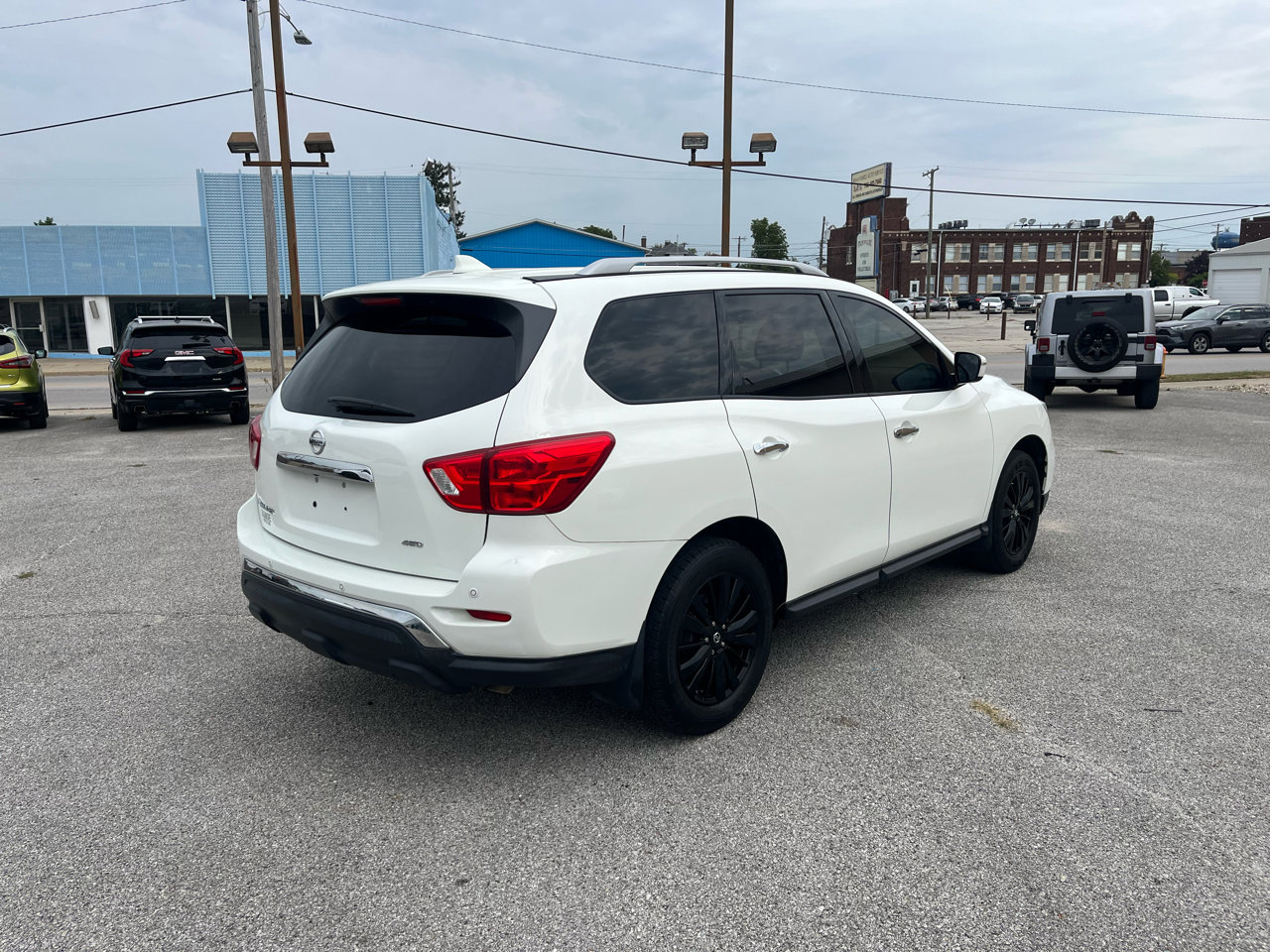 Used 2019 Nissan Pathfinder S image 3