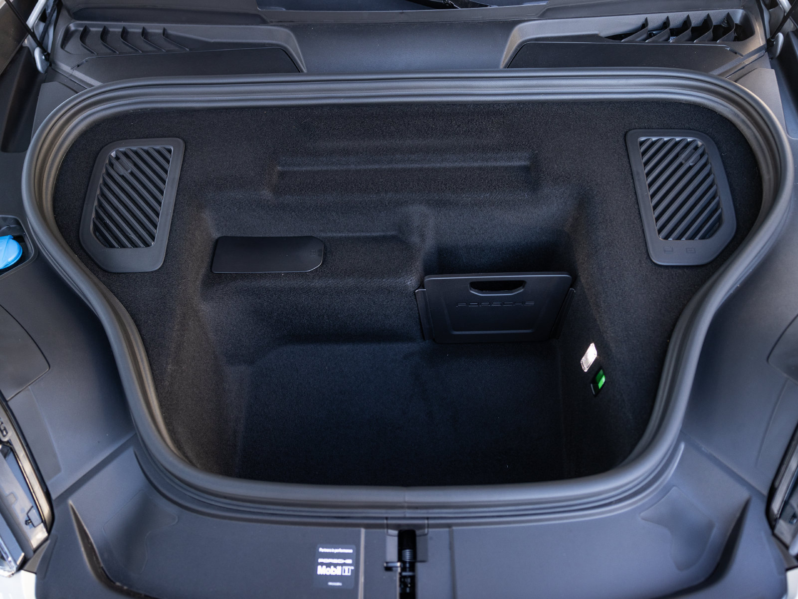 New 2026 Porsche Macan Electric RWD image 41