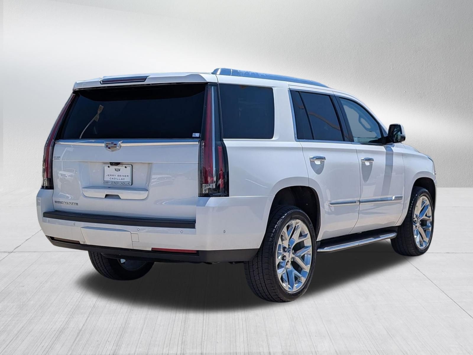 Used 2020 Cadillac Escalade Premium Luxury AWD/4WD image 5