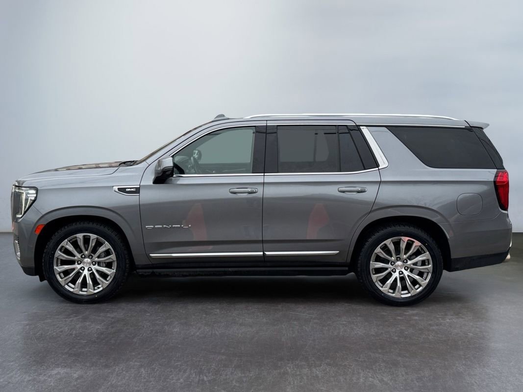 Used 2022 GMC Yukon Denali w/ Denali Premium Package image 8