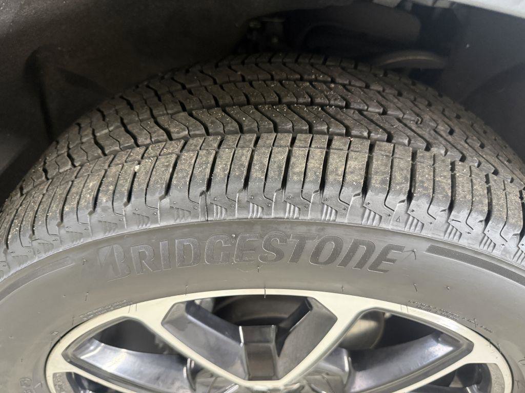 Used 2021 Chevrolet Suburban RST AWD/4WD image 40