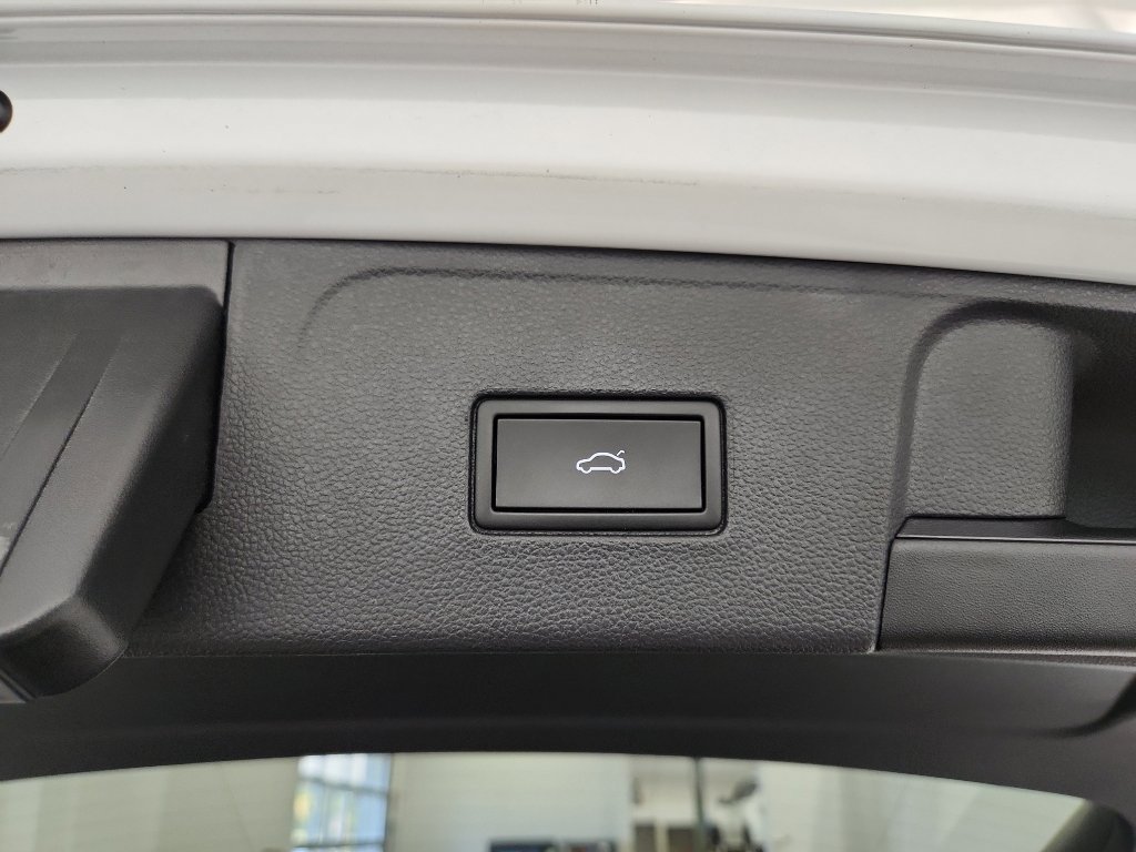 Used 2022 Volkswagen Atlas SE w/ Black Wheel Package FWD image 36