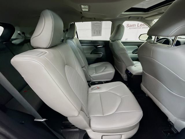 Used 2023 Toyota Highlander XLE AWD/4WD image 29