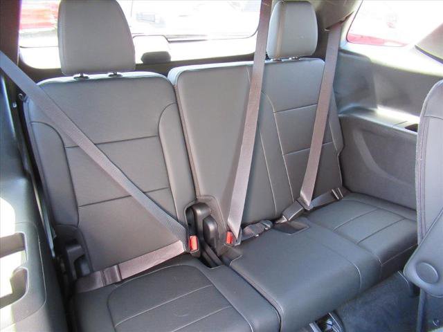 Used 2023 Chevrolet Traverse High Country FWD image 35