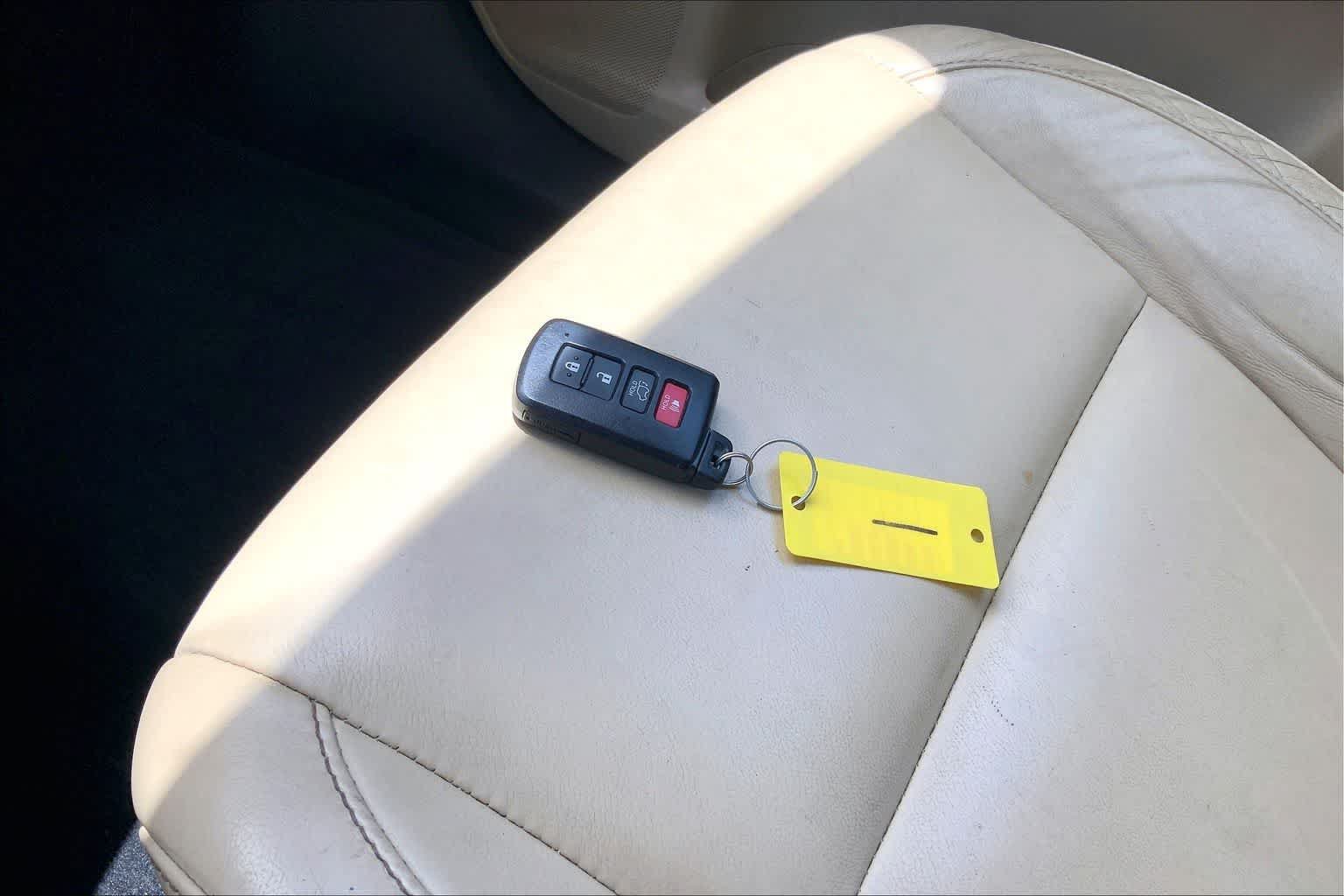 Used 2014 Toyota Highlander XLE w/ Preferred Accessory Package AWD/4WD image 19
