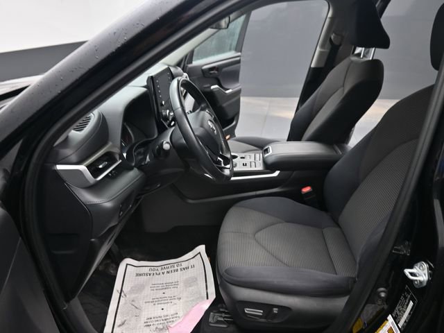 Used 2020 Toyota Highlander LE image 14