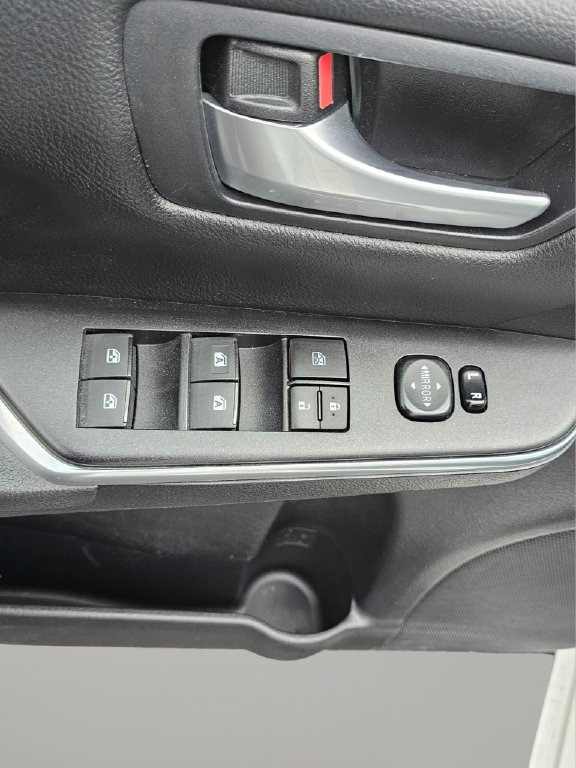 Used 2016 Toyota Camry SE FWD image 28