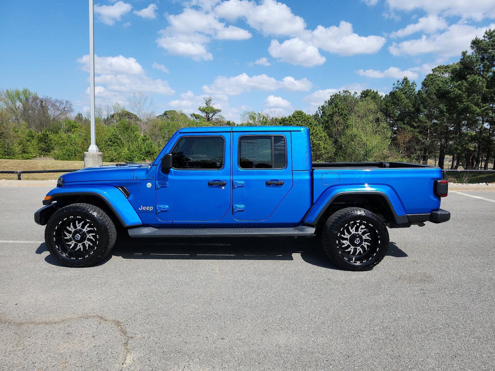Used 2021 Jeep Gladiator Overland image 2