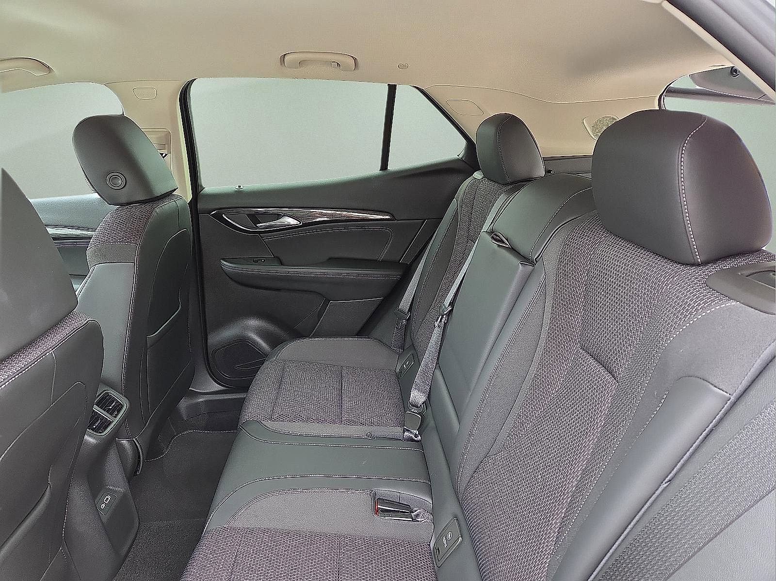 Used 2023 Buick Envision Preferred image 9