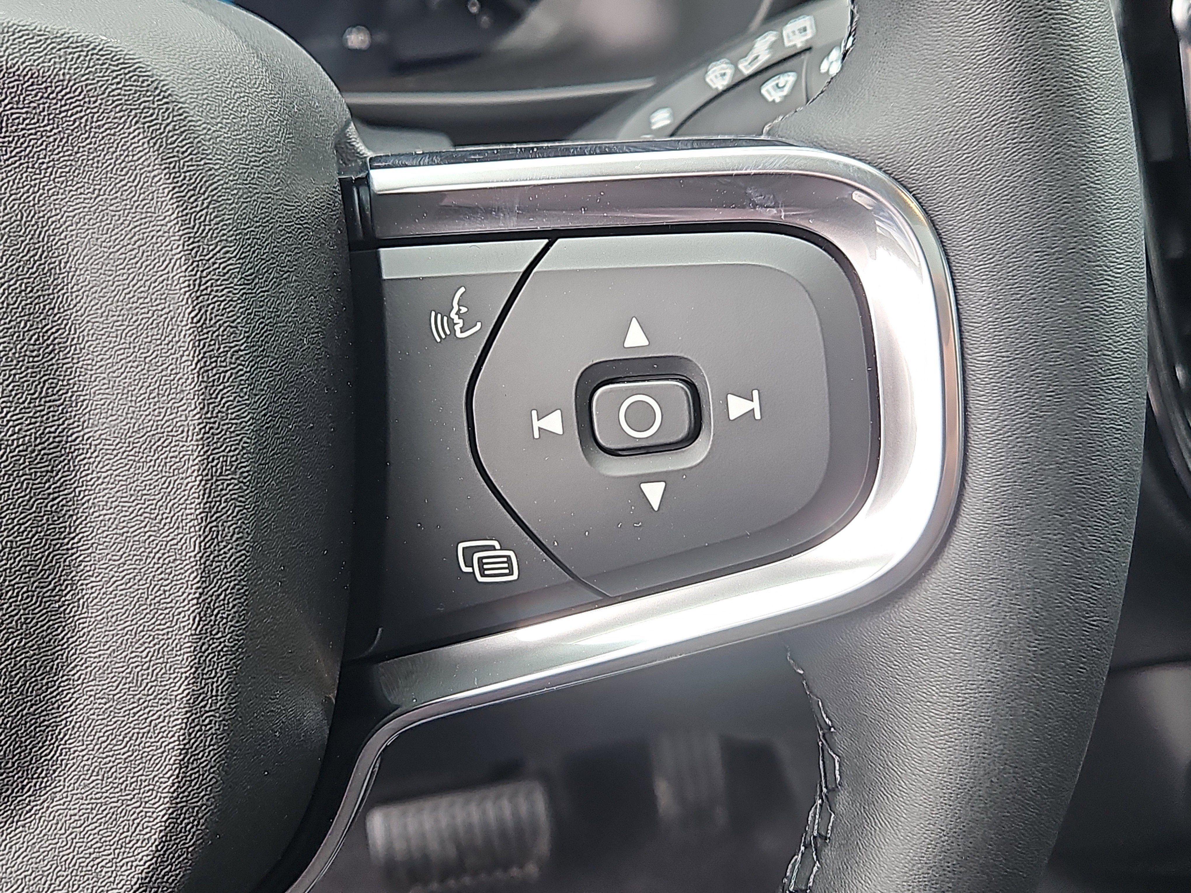 New 2026 Volvo XC40 B5 Core w/ Protection Package Premier image 16