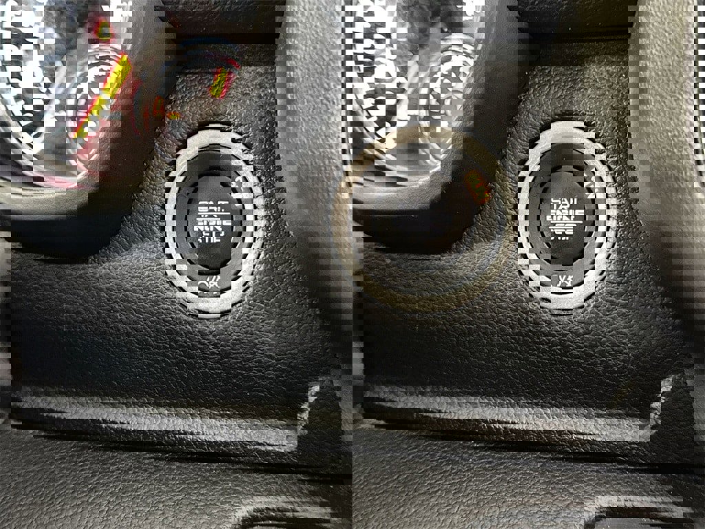 Used 2025 RAM 1500 Laramie image 24