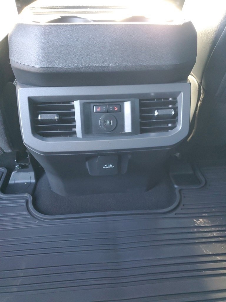 Used 2025 Ford F250 Lariat w/ Chrome Package image 29