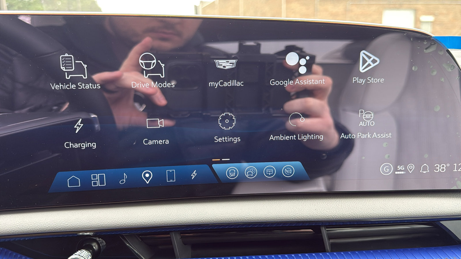 New 2026 Cadillac Optiq Luxury 2 image 19