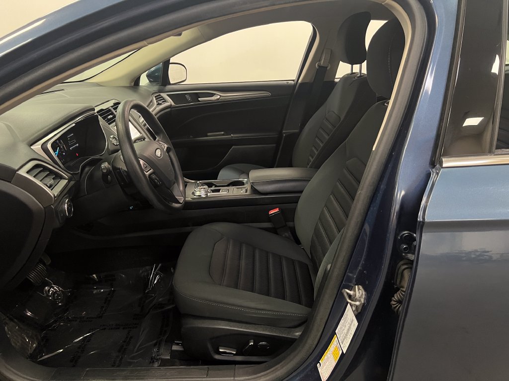 Used 2019 Ford Fusion SE FWD image 11