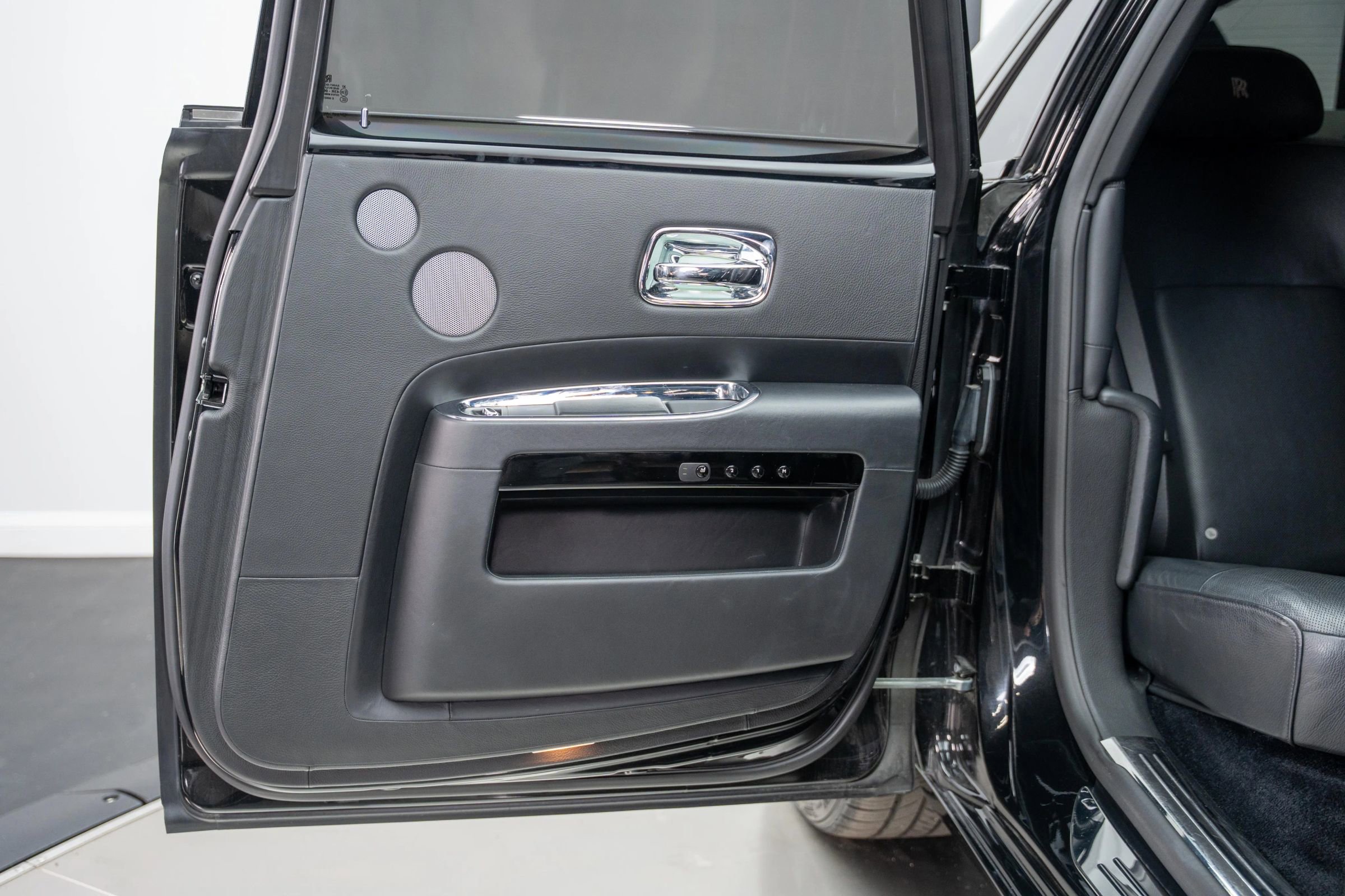 Used 2013 Rolls-Royce Ghost image 26
