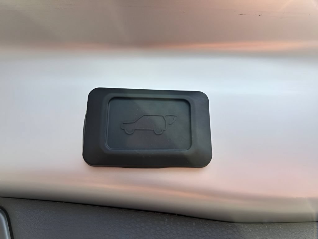 Used 2025 Toyota RAV4 XLE w/ Convenience Package AWD/4WD image 12