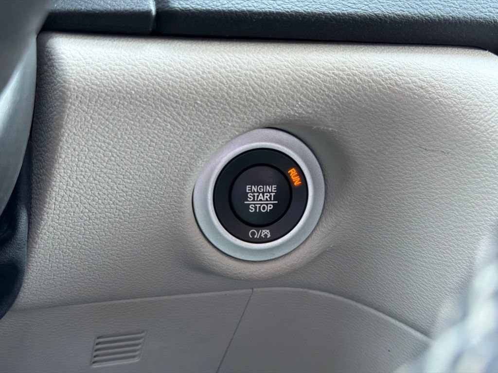 Used 2023 Chrysler Pacifica Touring-L FWD image 31