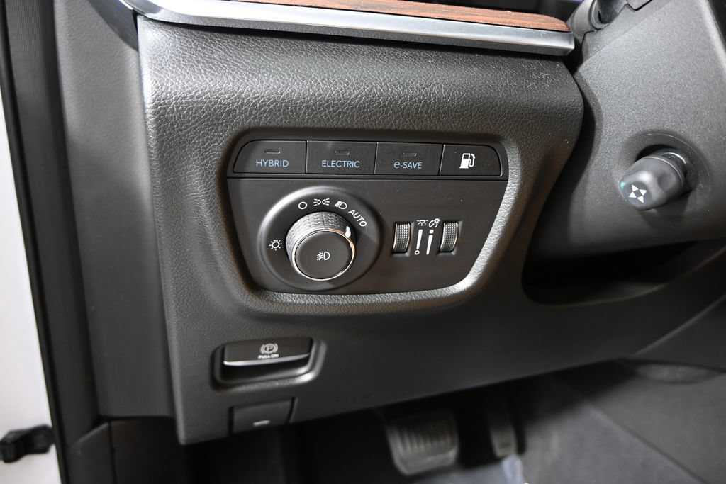 Used 2023 Jeep Grand Cherokee Summit w/ Advanced Protech Group IV AWD/4WD image 23