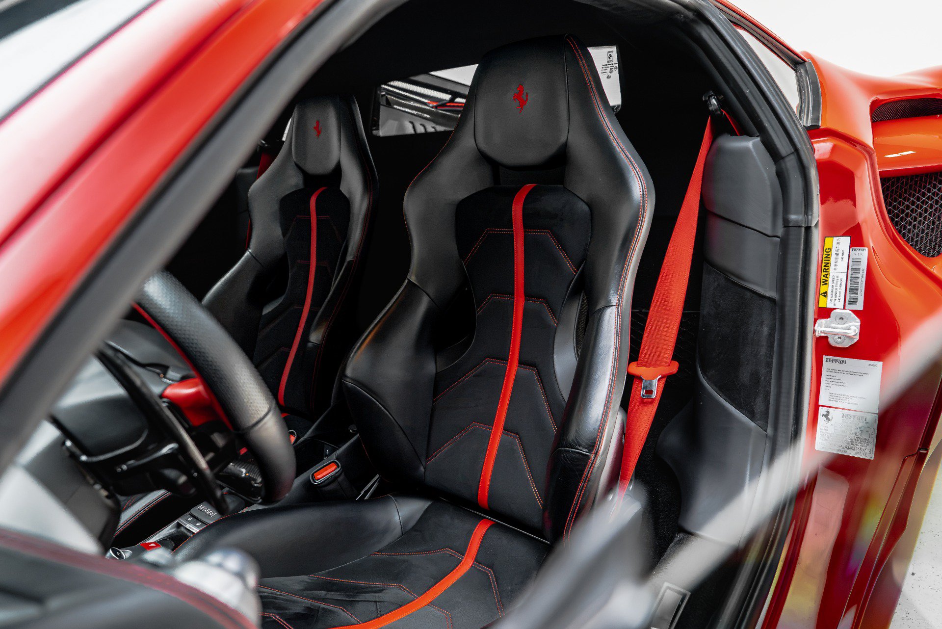 Used 2018 Ferrari 488 GTB RWD image 4