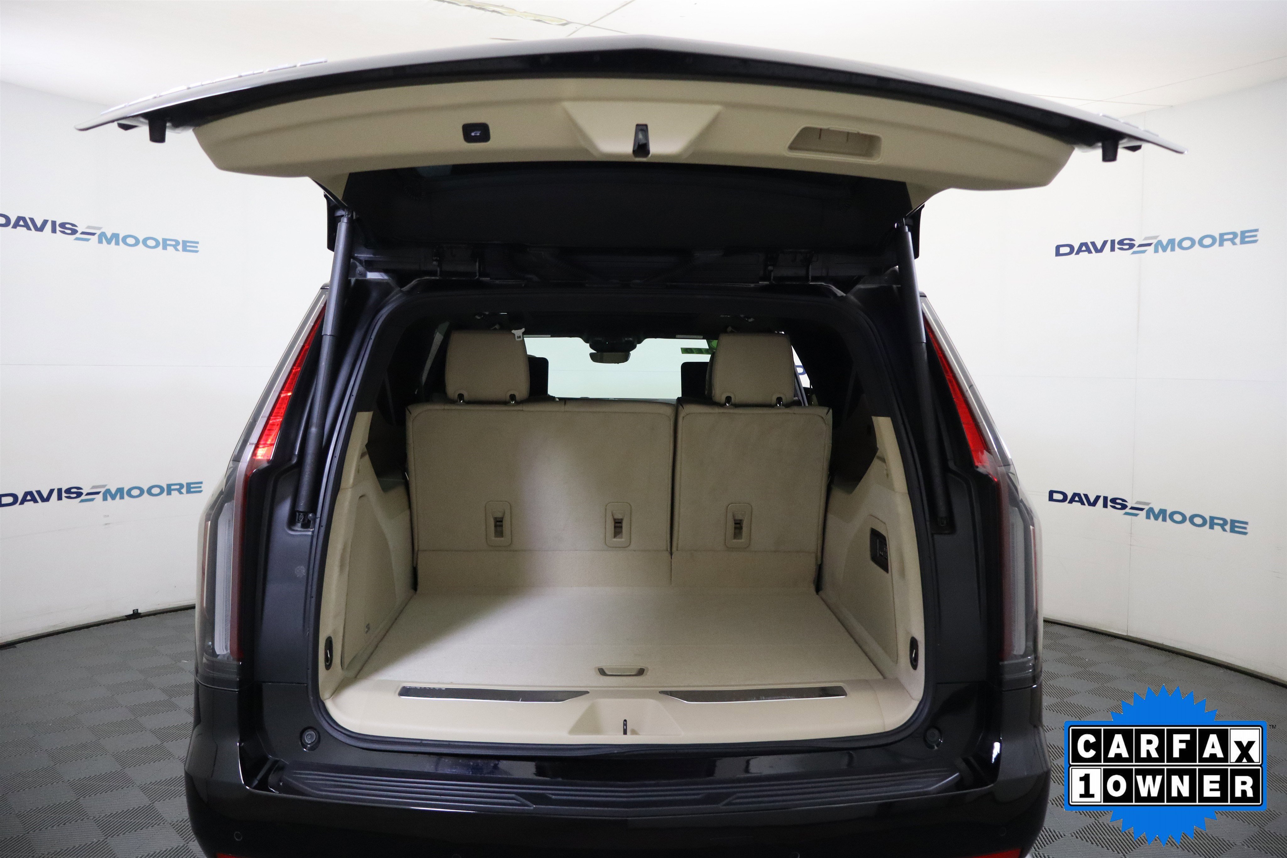 Used 2023 Cadillac Escalade ESV Premium Luxury w/ LPO, Radiant Package image 10