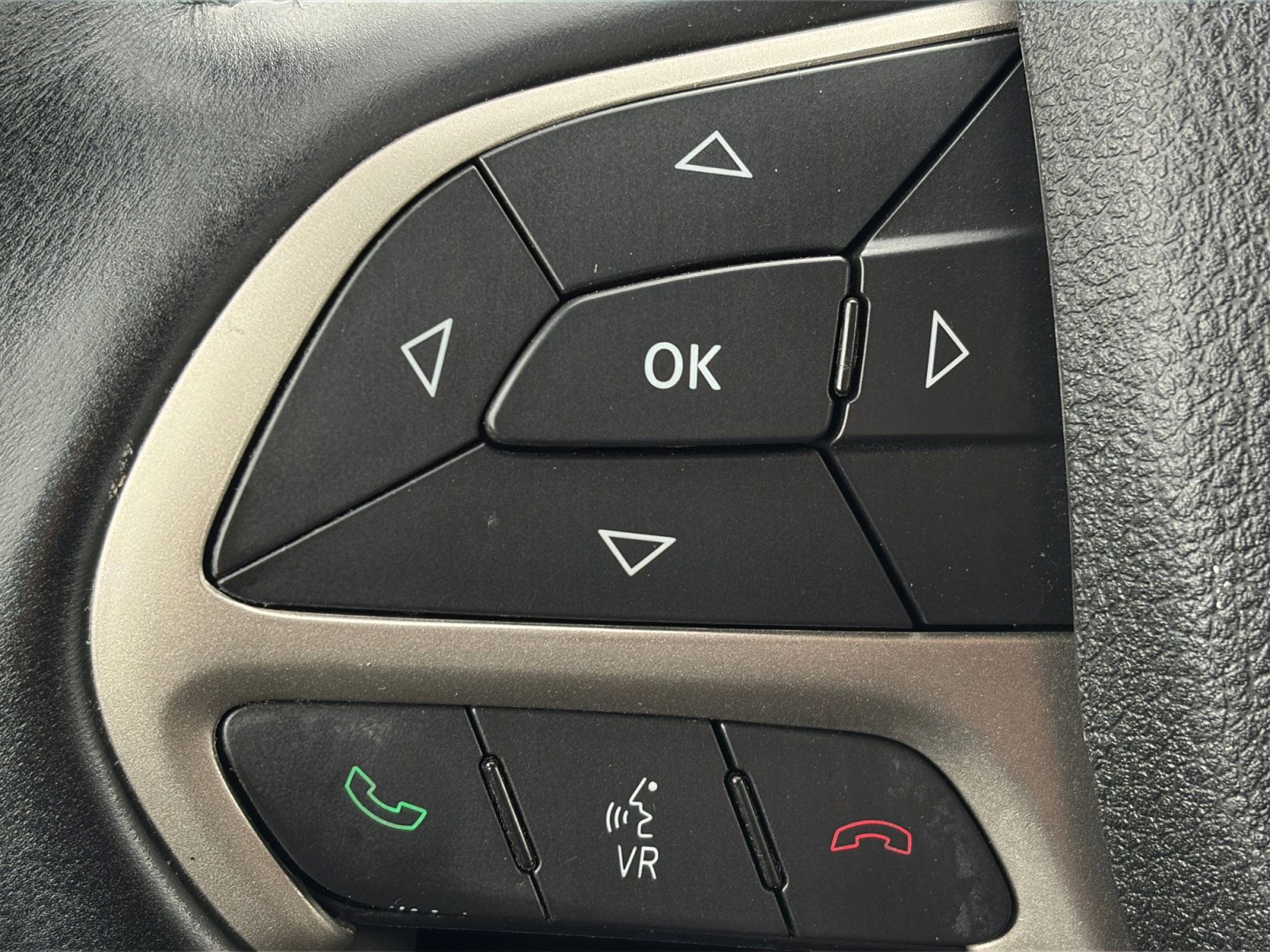 Used 2017 Jeep Grand Cherokee Limited w/ Trailer Tow Group IV image 18