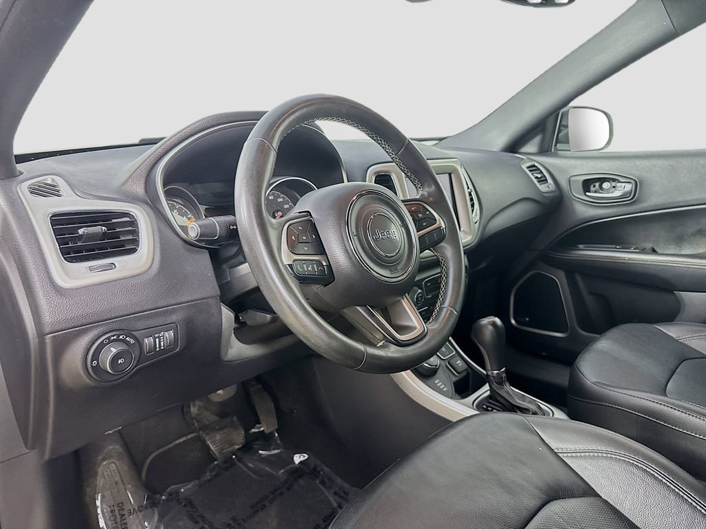 Used 2021 Jeep Compass Latitude w/ Sun and Sound Group AWD/4WD image 10
