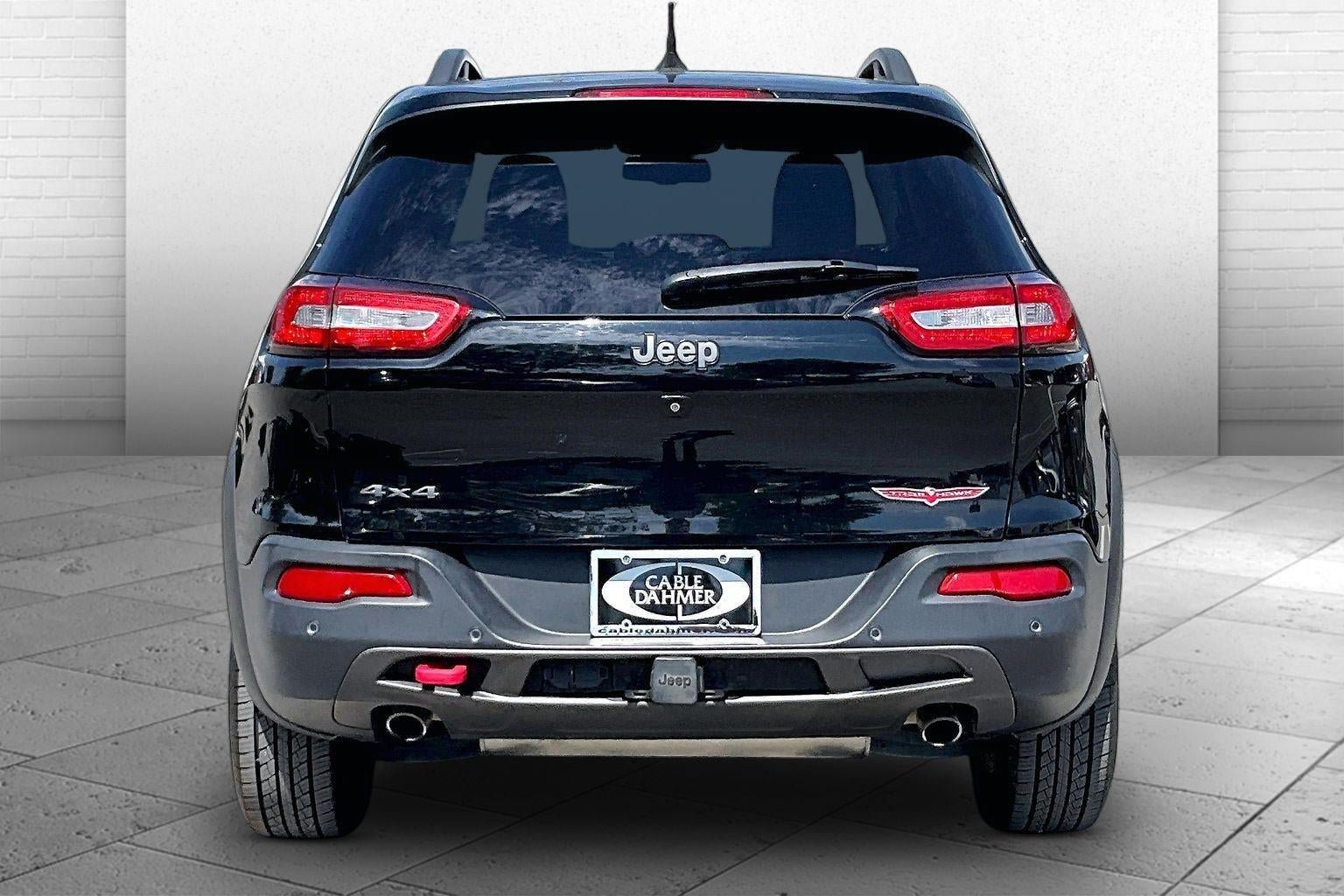 Used 2018 Jeep Cherokee Trailhawk w/ Comfort/Convenience Group AWD/4WD image 3