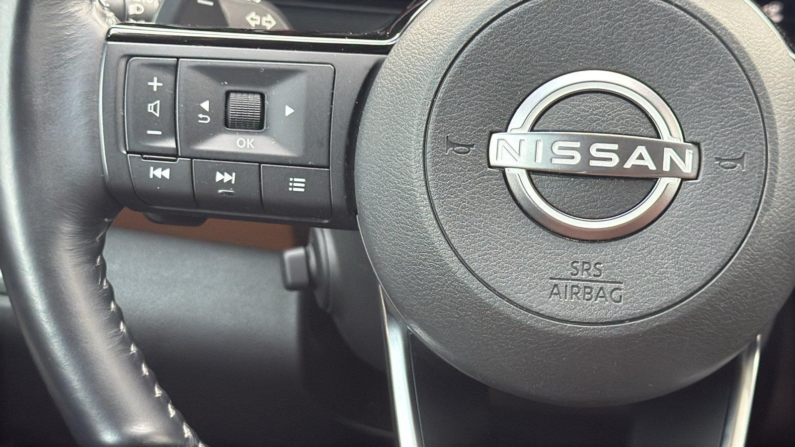 Used 2022 Nissan Pathfinder Platinum w/ Lighting Package (N93) FWD image 22