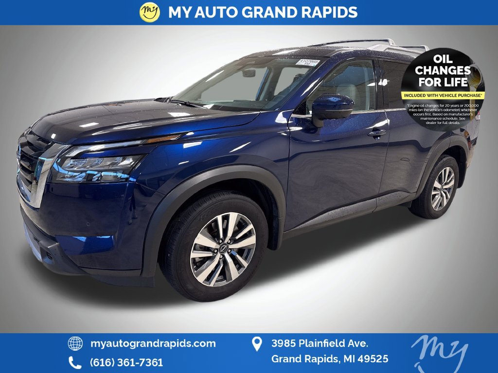 Used 2025 Nissan Pathfinder SL AWD/4WD image 3
