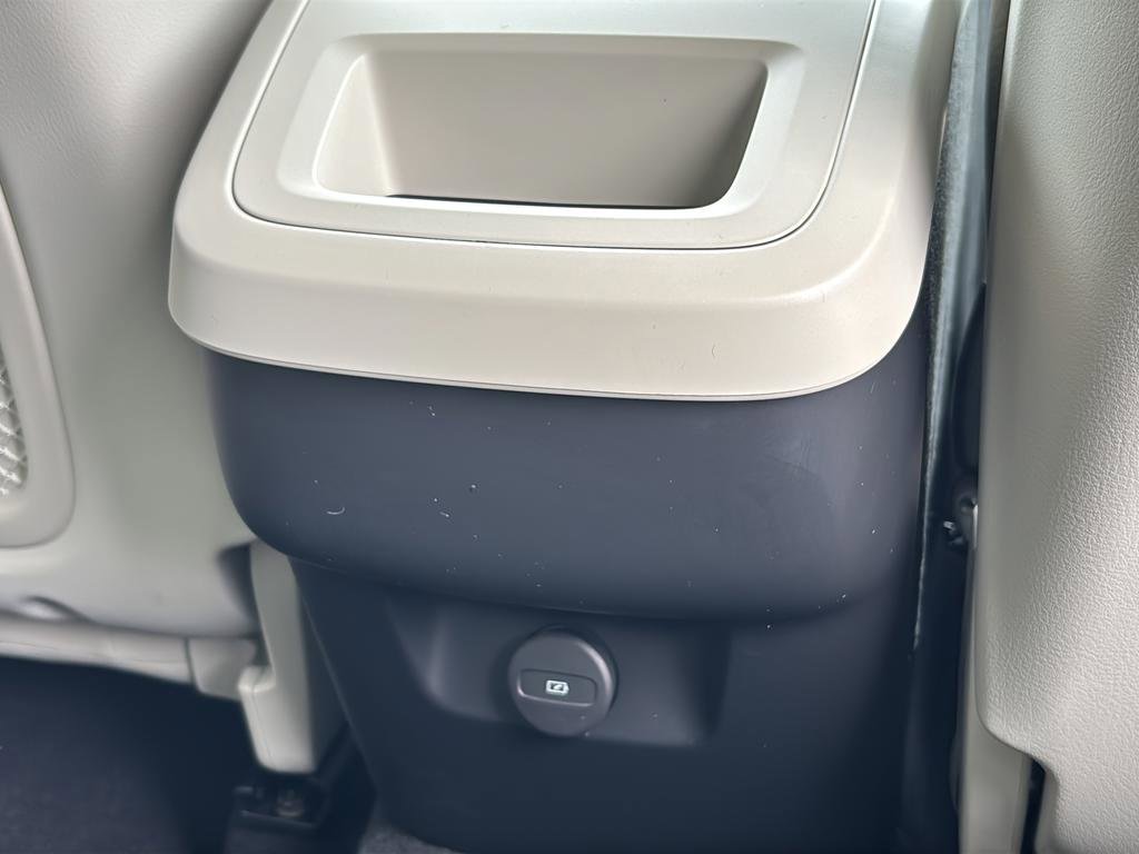 Used 2021 Volvo XC60 T5 Momentum w/ Premium Package image 43