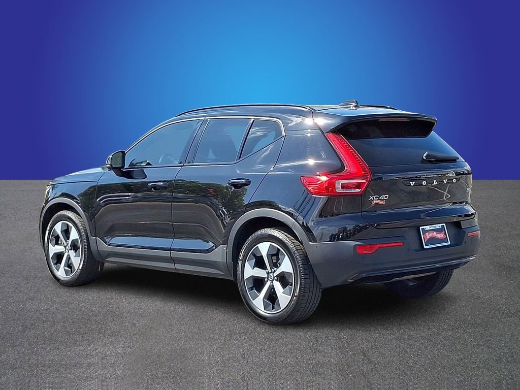 Used 2024 Volvo XC40 B5 Plus image 6