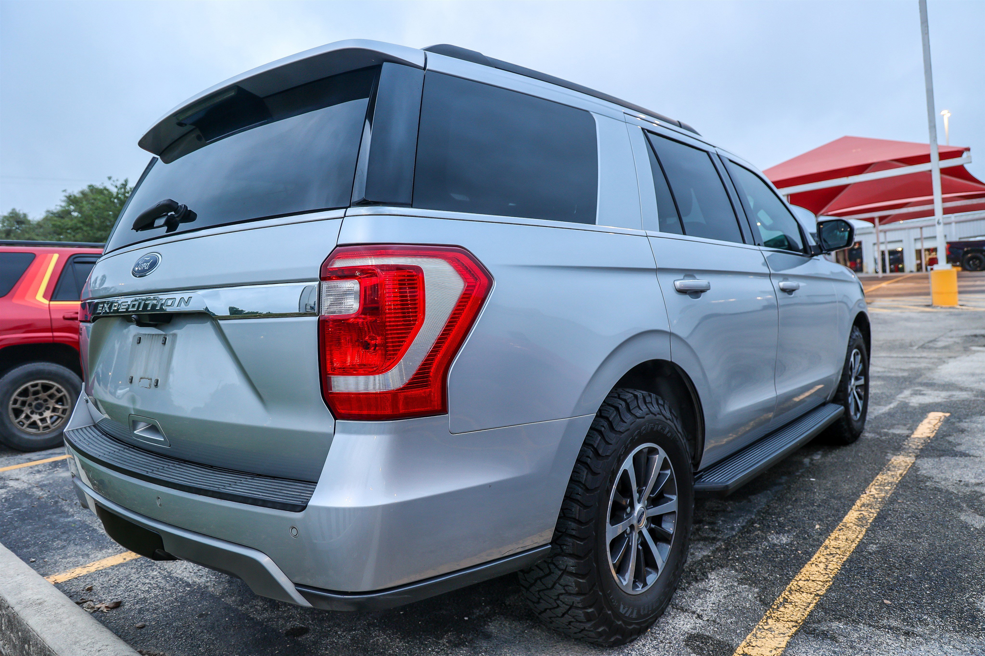 Used 2019 Ford Expedition XLT w/ Equipment Group 201A AWD/4WD image 8