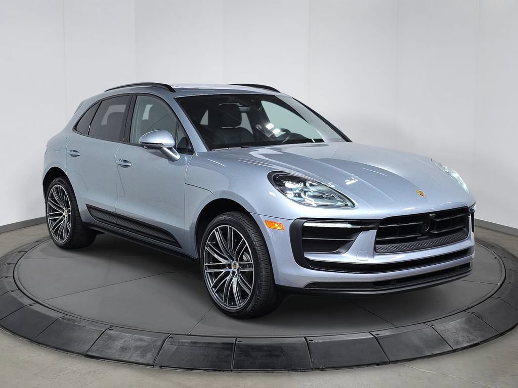 Certified 2026 Porsche Macan AWD/4WD image 9