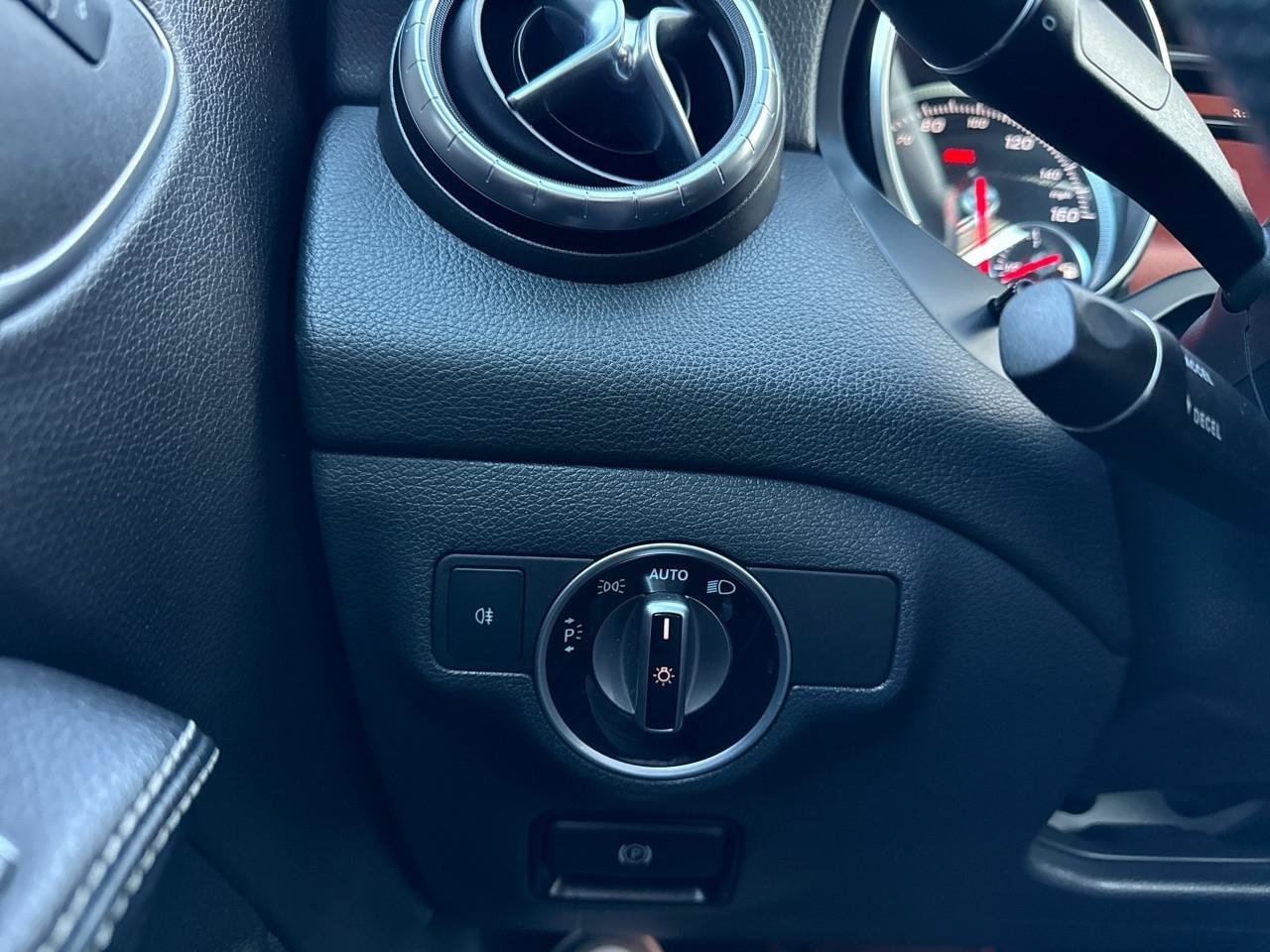 Used 2019 Mercedes-Benz CLA 250 4MATIC image 39