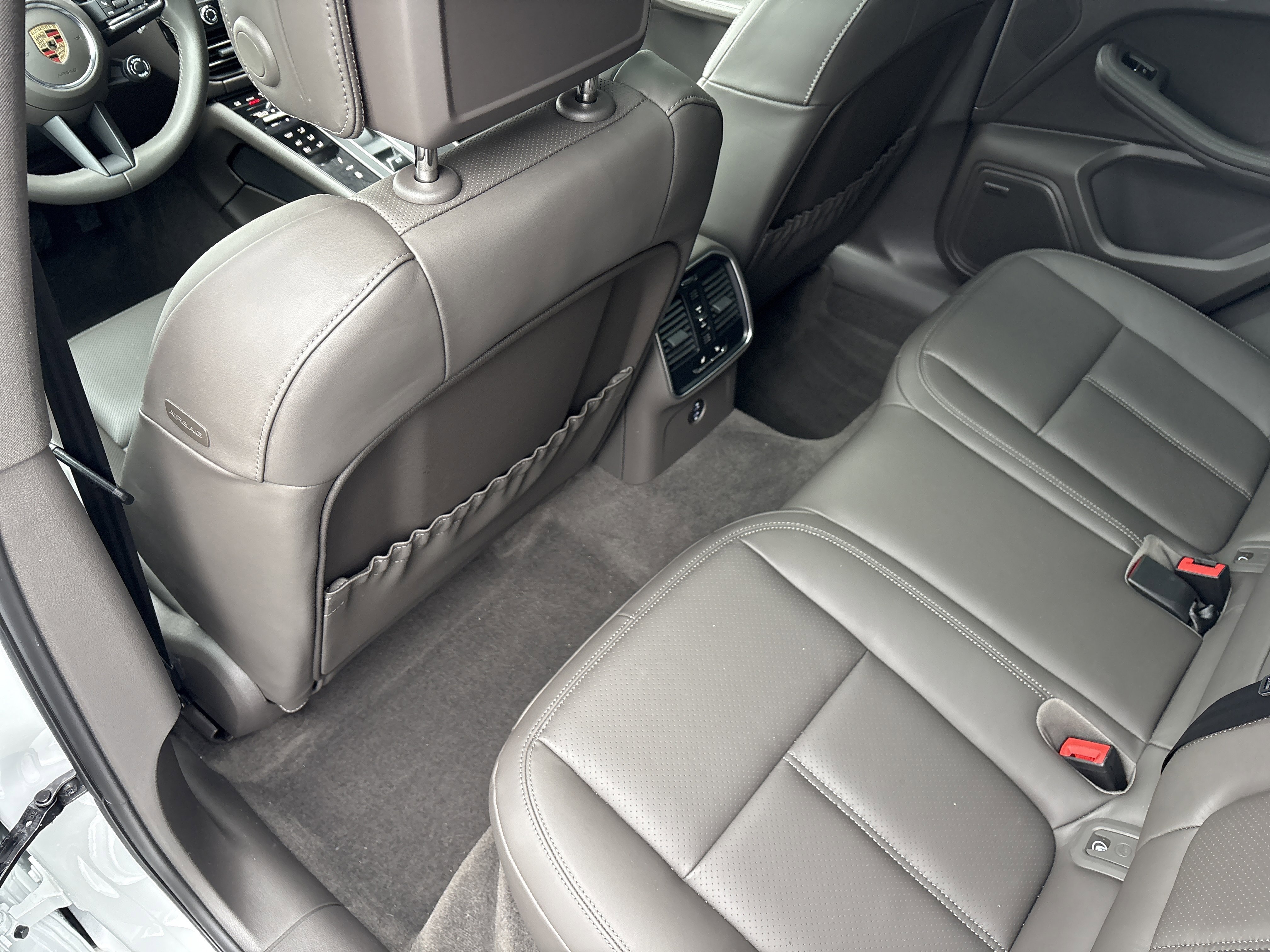 Certified 2025 Porsche Macan image 36