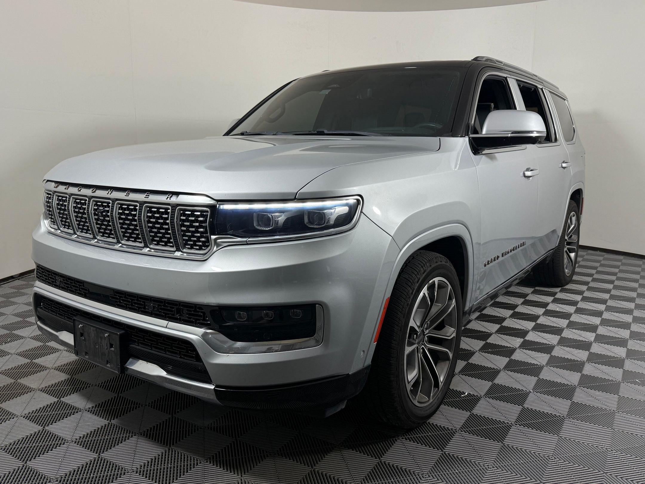 Used 2022 Jeep Grand Wagoneer Series III w/ Rear Seat Video Group 1