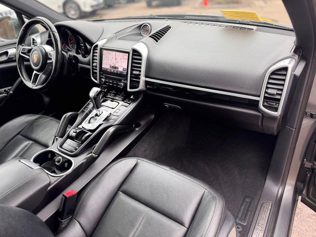 Used 2017 Porsche Cayenne image 25